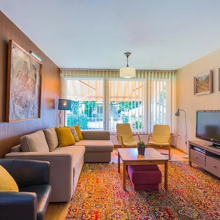 玛丽亚文德加兹旅馆 招待所 *