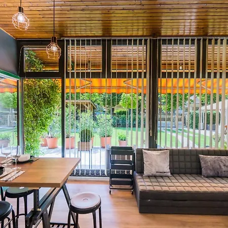 玛丽亚文德加兹旅馆 *